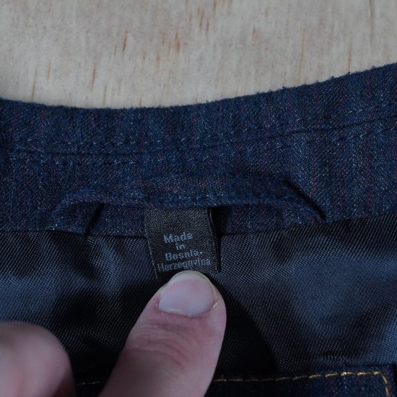 Hugo Boss Navy Blazer Sport Coat with subtle stripes - 44R - Picture 5 of 15